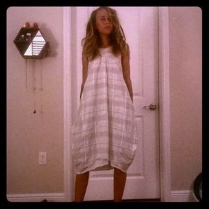 White loose dress wig grey pattern